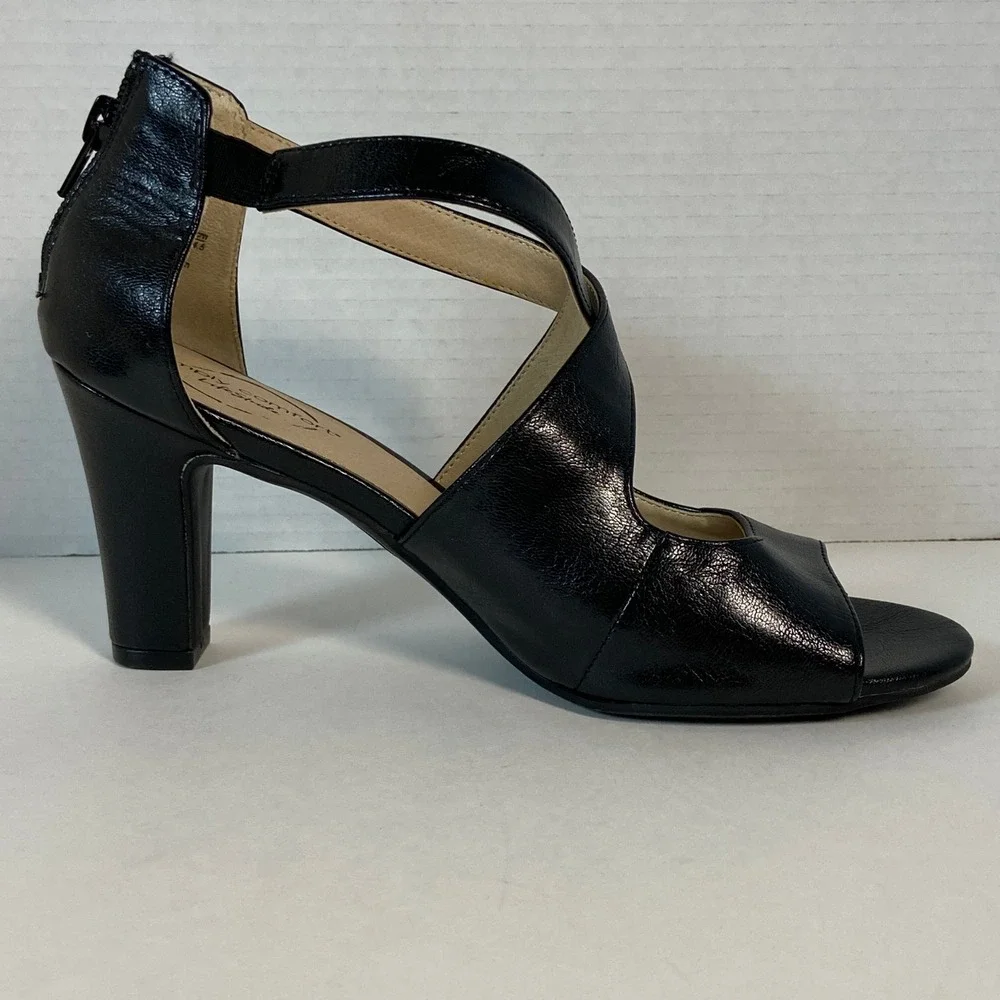 LifeStride Capri Vegan Leather Cross Strap Block Heel Sandal US 8 Timeless Style
